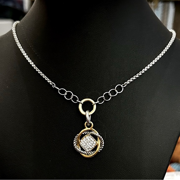 Silver and Gold Pendant Necklace with magnetic closure - Picture 1 of 1
